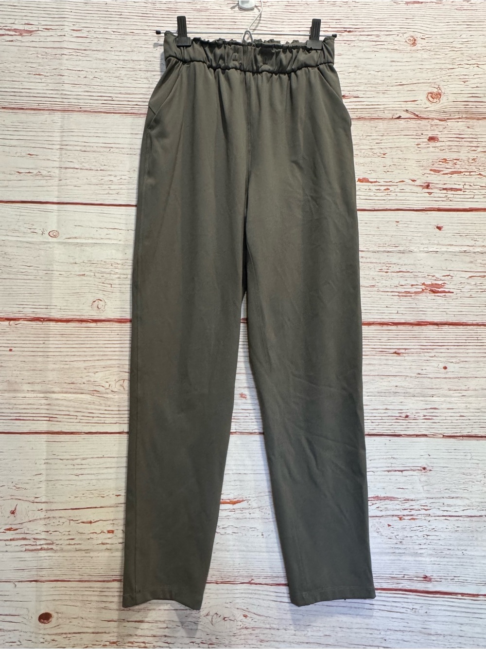 Lululemon Keep Moving Pant in Grey Sage Sz 2